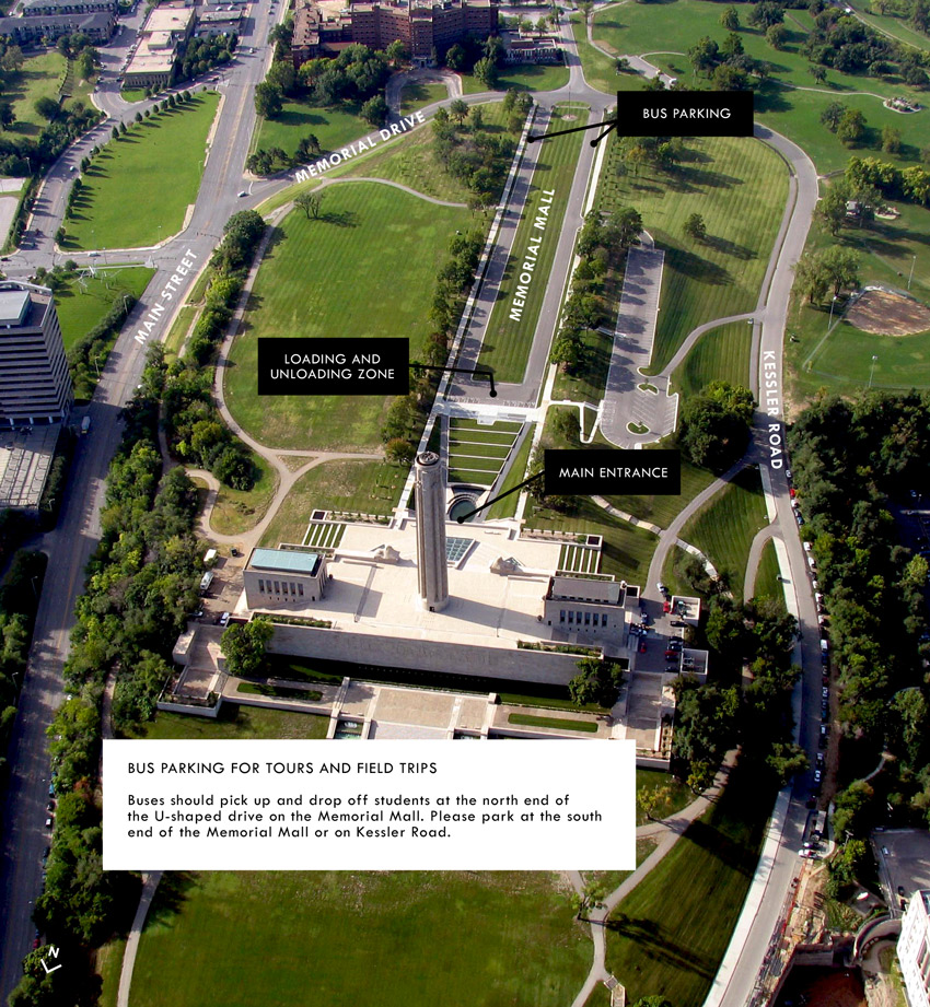 Vue aérienne du Liberty Memorial avec des étiquettes indiquant où les bus peuvent se garer.