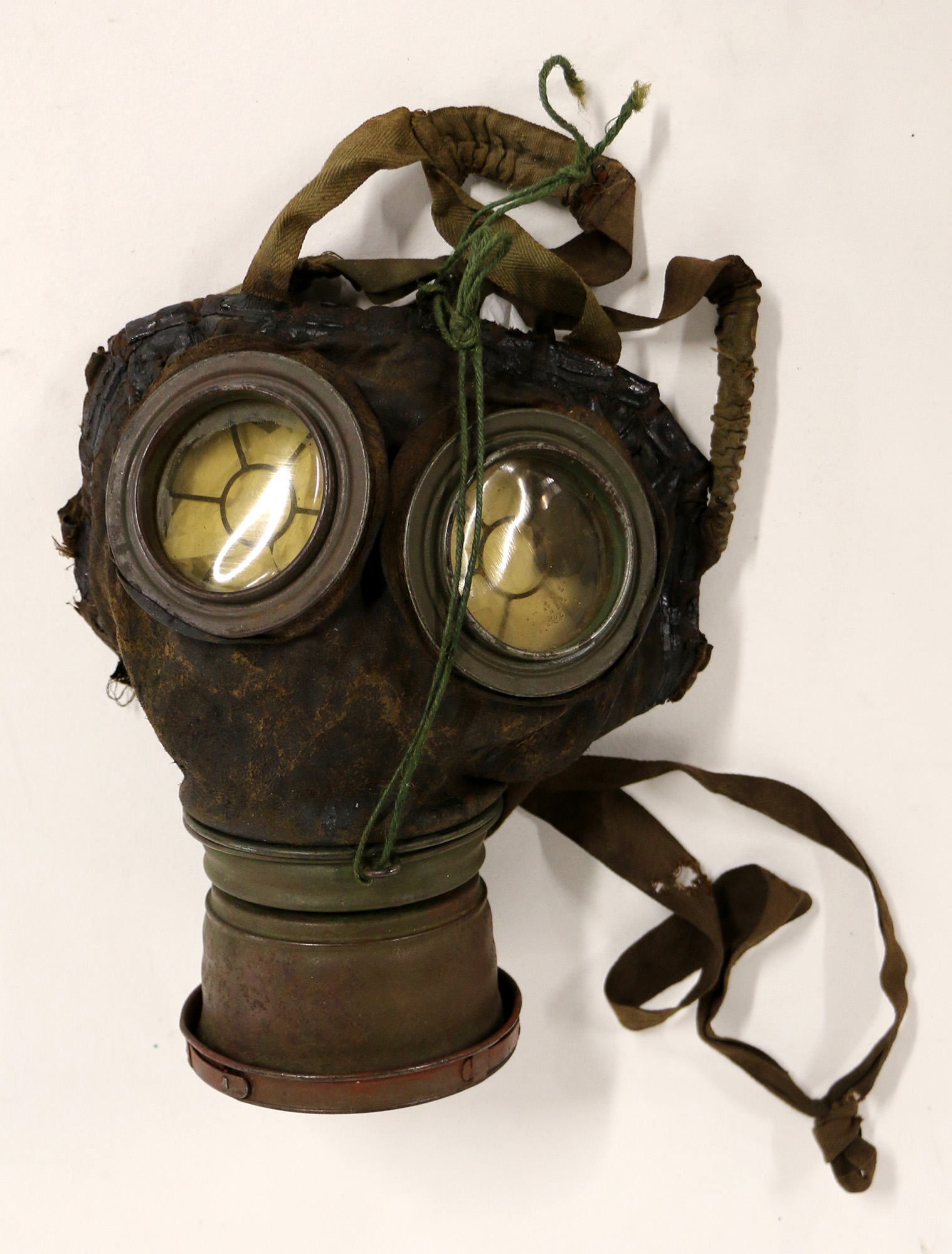 world war 1 soldiers in trenches with gas masks