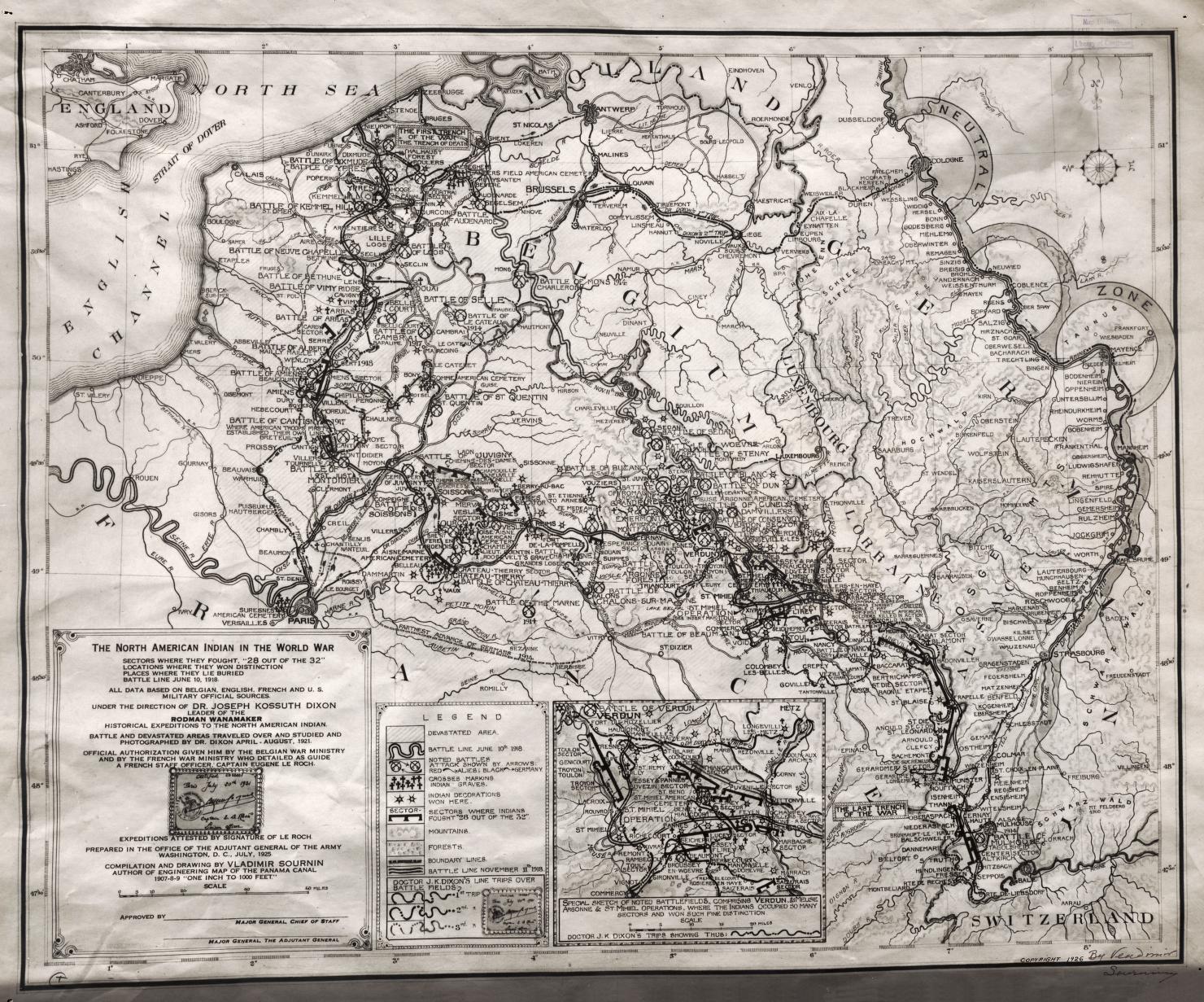 Numérisation d'une carte détaillée des lignes de front de la Première Guerre mondiale en Europe, avec de nombreux petits X, croix, étoiles et autres symboles pour indiquer les emplacements des batailles et des tombes.